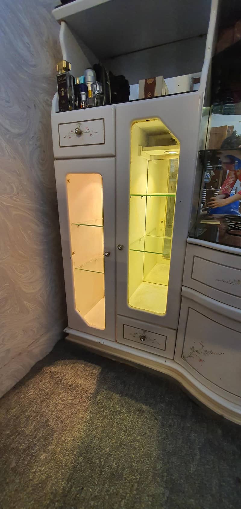 Wall Unit Divider Showcase 4