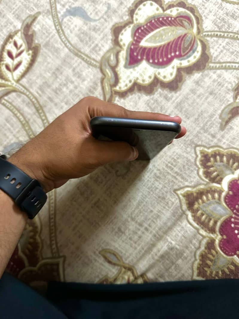 iPhone 11 6