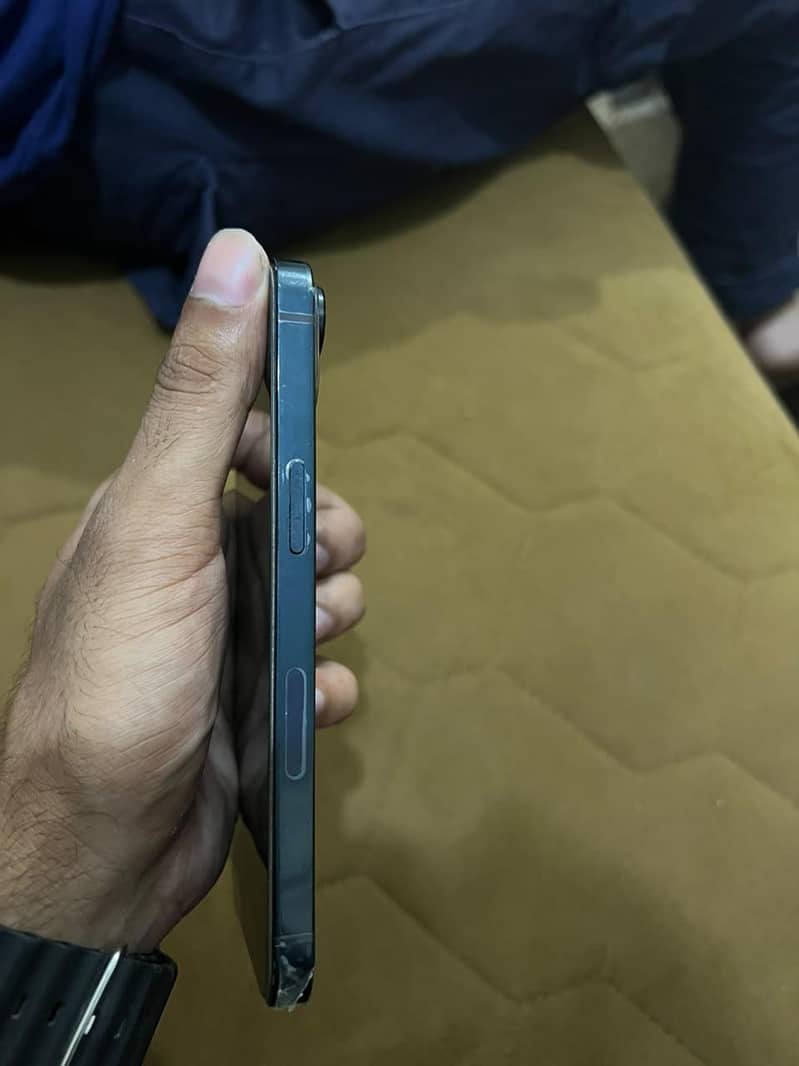 Apple iPhone 13 1