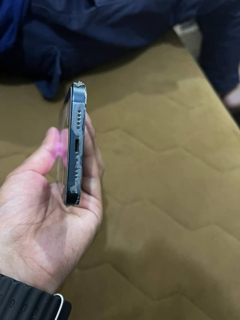 Apple iPhone 13 3