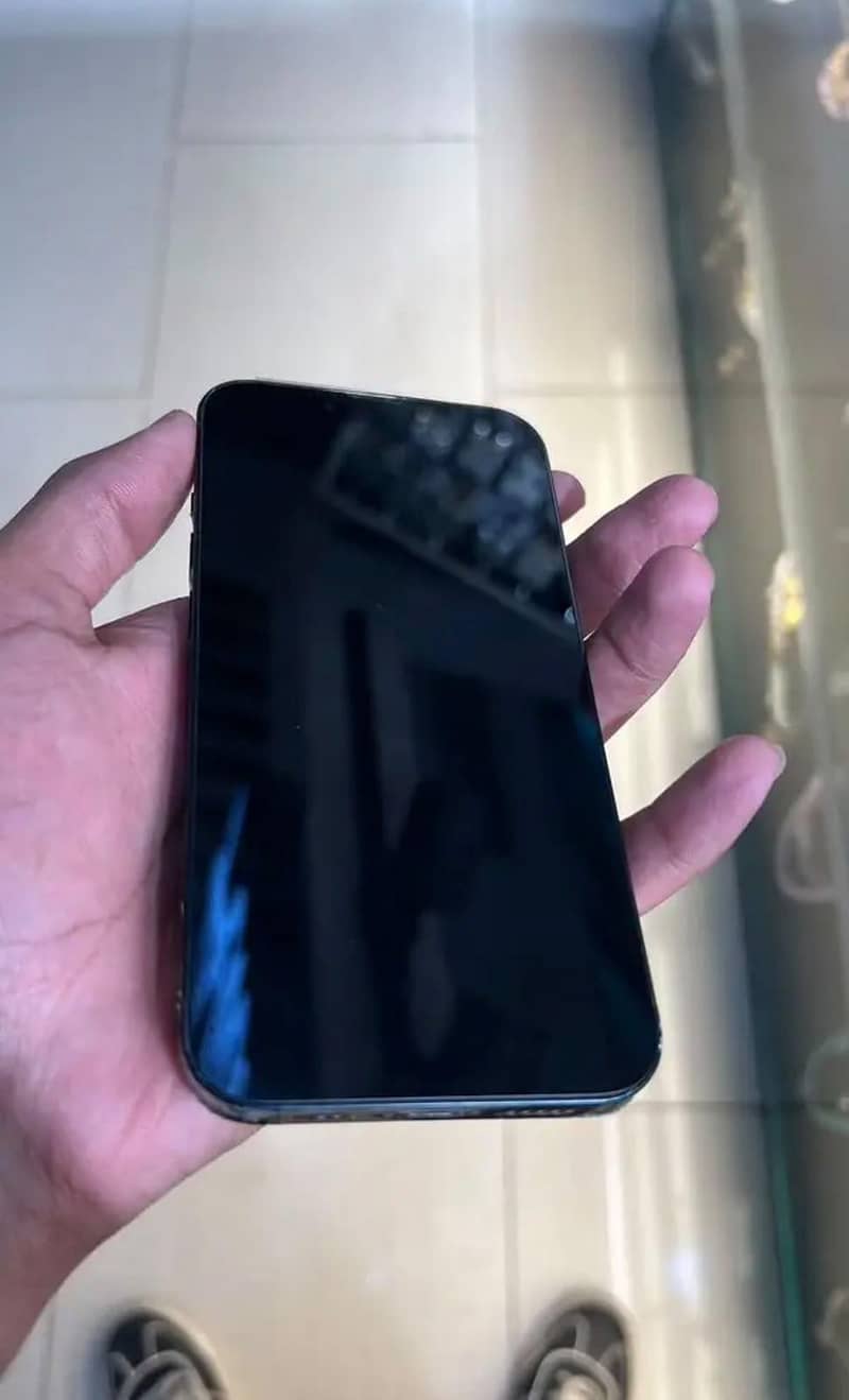 Apple iPhone 13 5