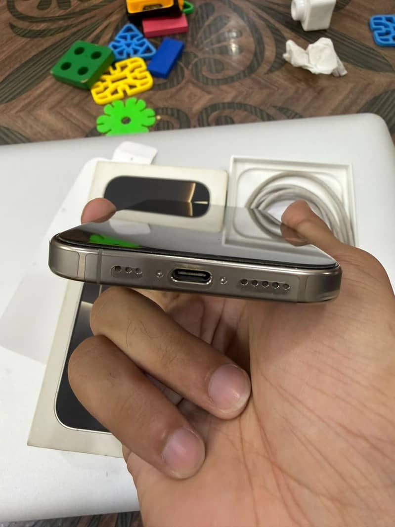Apple iPhone 16 Pro 0