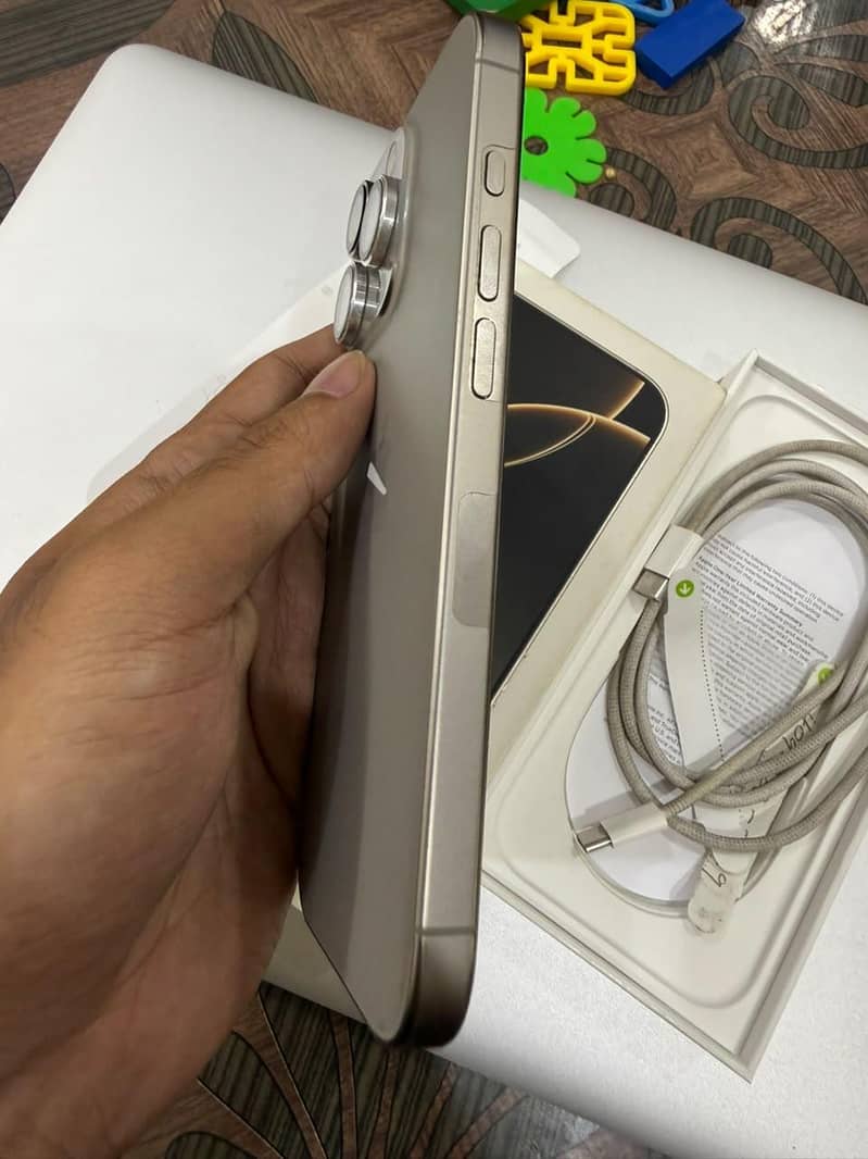 Apple iPhone 16 Pro 2