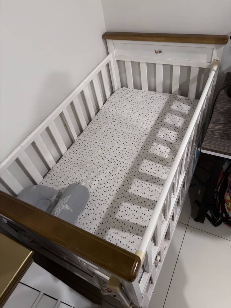 Baby cot 2