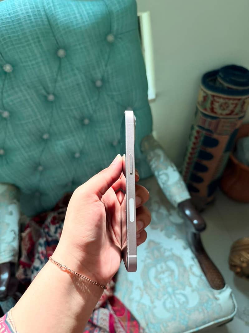 Apple iPhone 13 5
