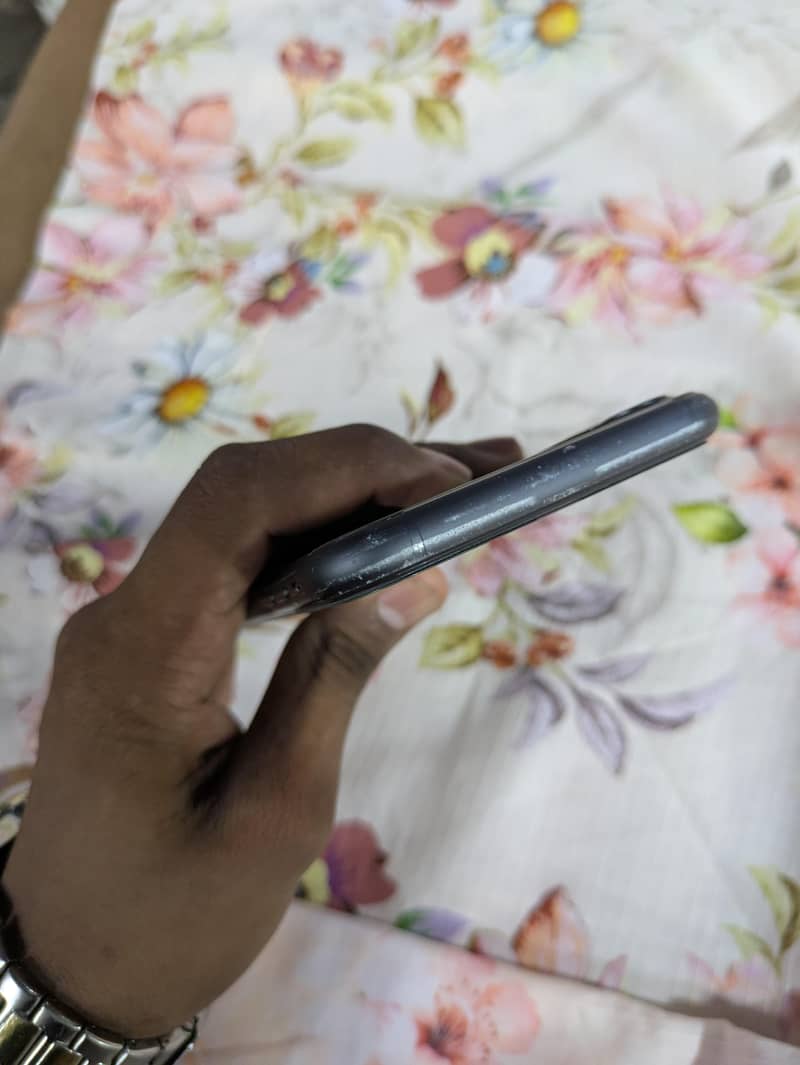 Apple iPhone 11 3
