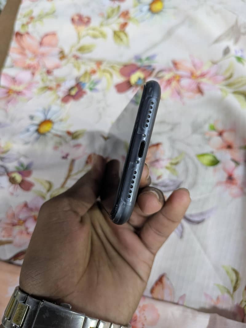 Apple iPhone 11 6