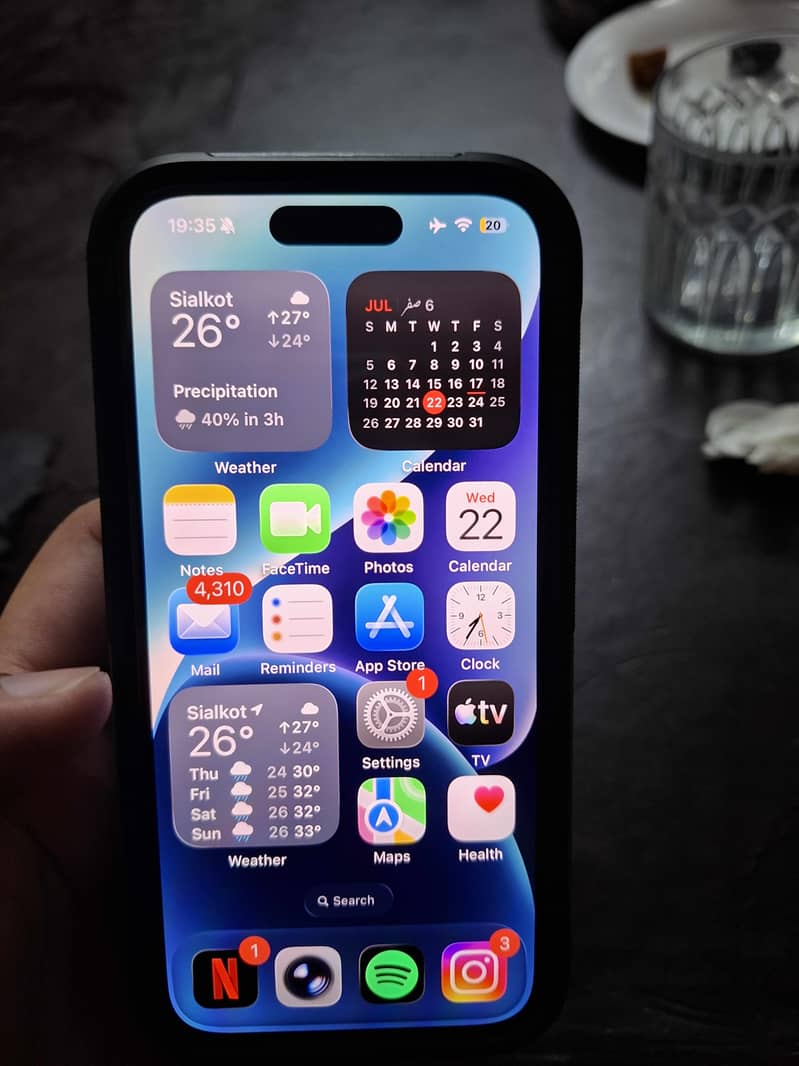 Apple iPhone 15 Pro 0