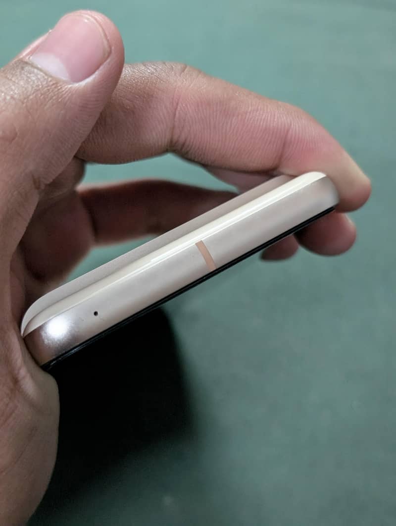 Google Pixel 8 4
