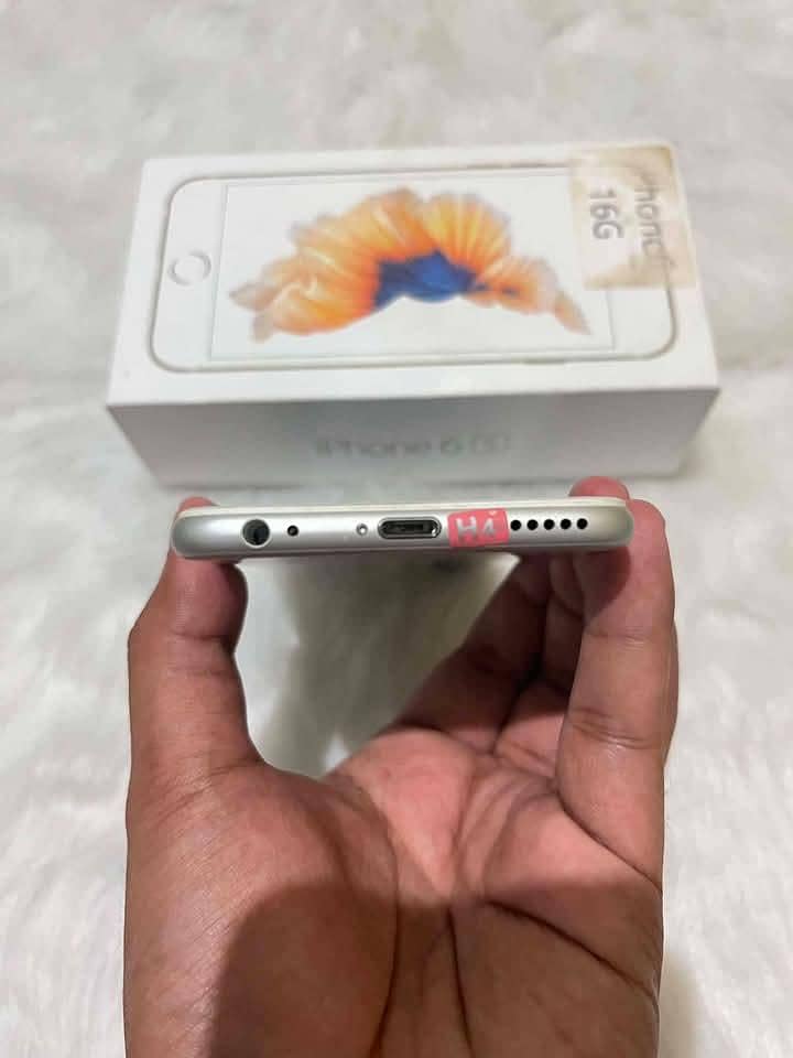 Apple iPhone 6S Plus 4