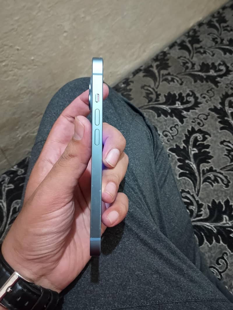 Apple iPhone 14 3