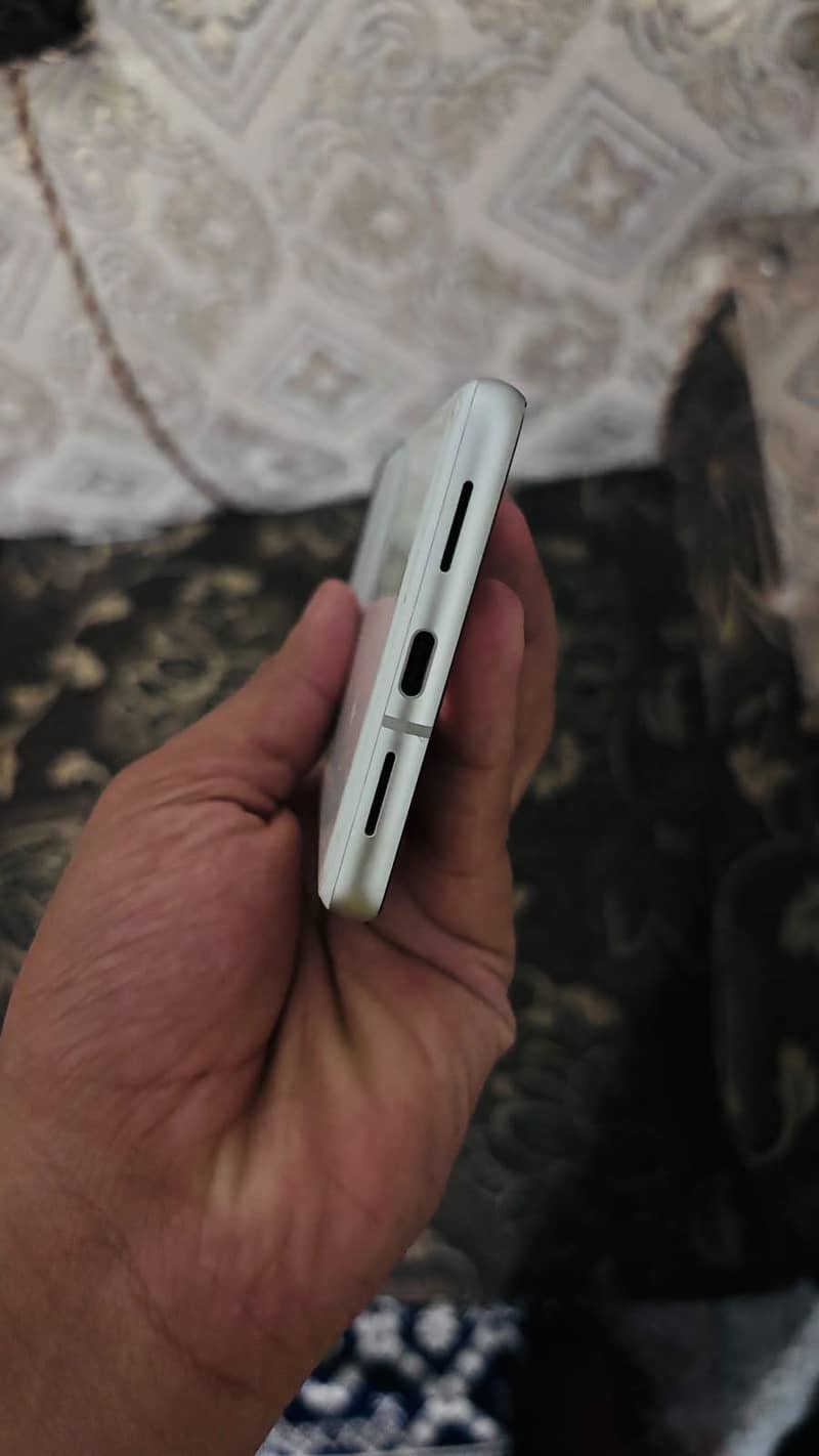 Google Pixel 7 4