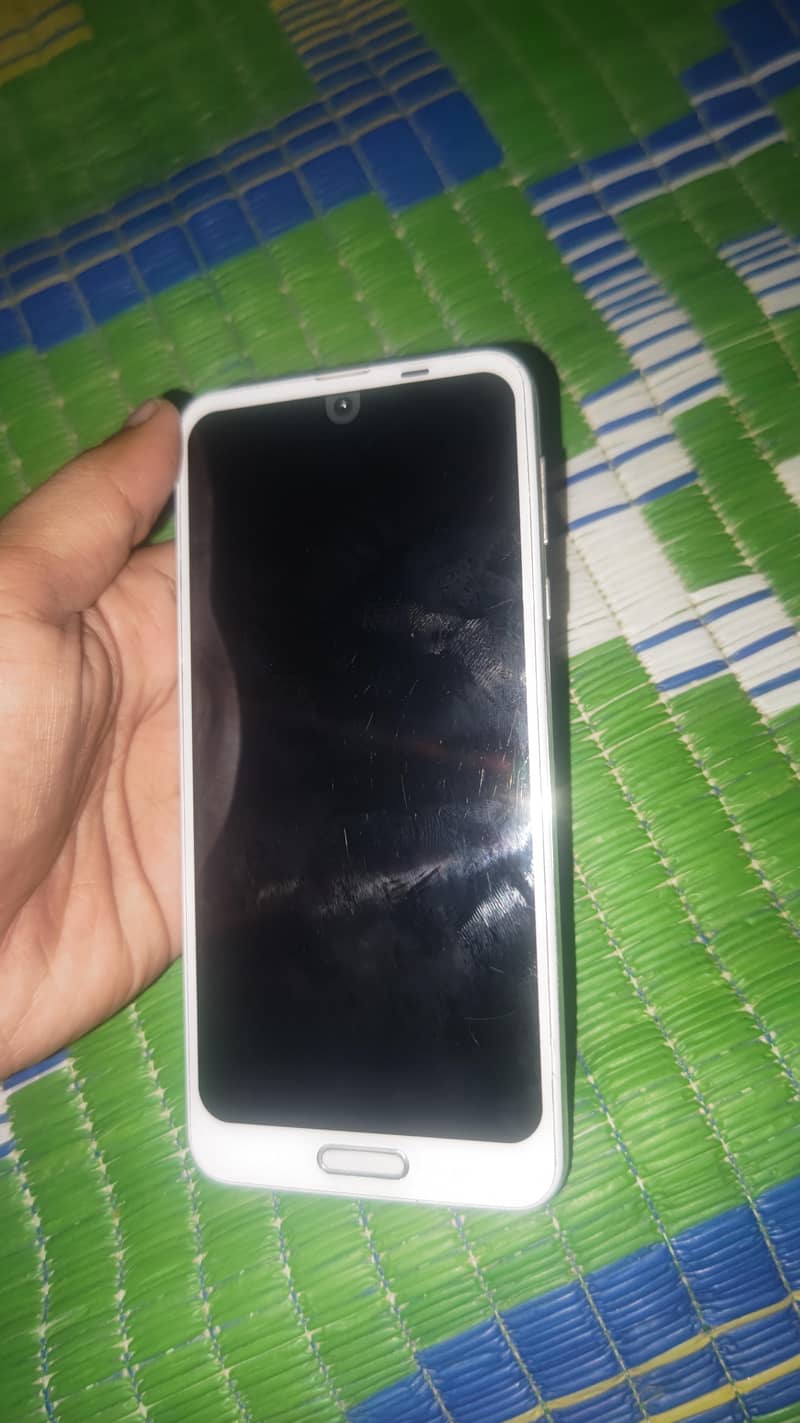 Sharp Aquos R2 2