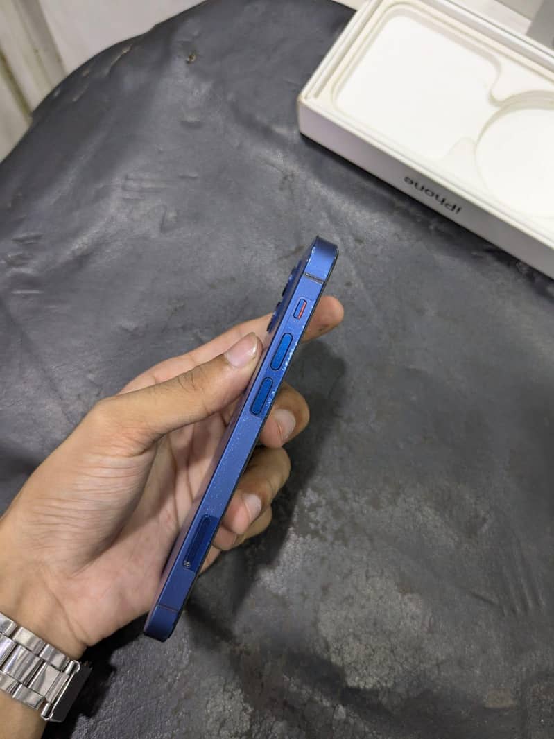 Apple iPhone 12 mini 3