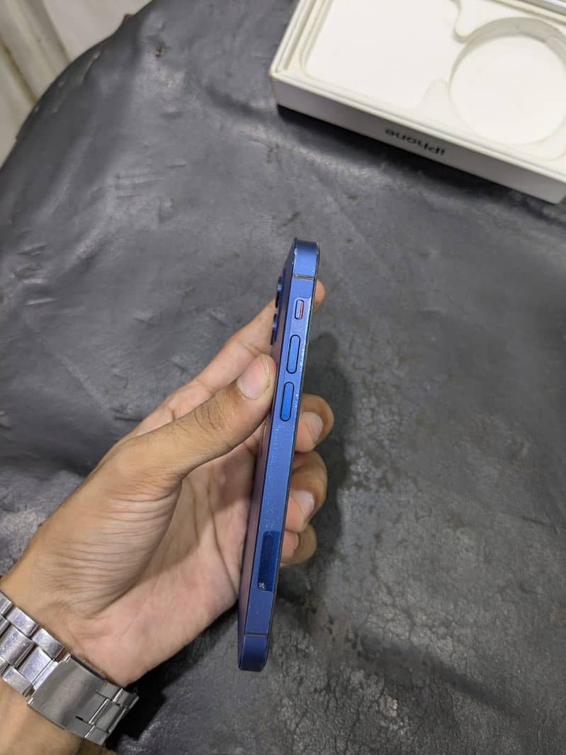 Apple iPhone 12 mini 4