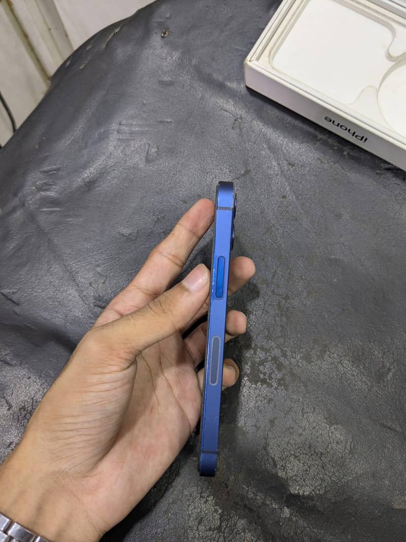 Apple iPhone 12 mini 6