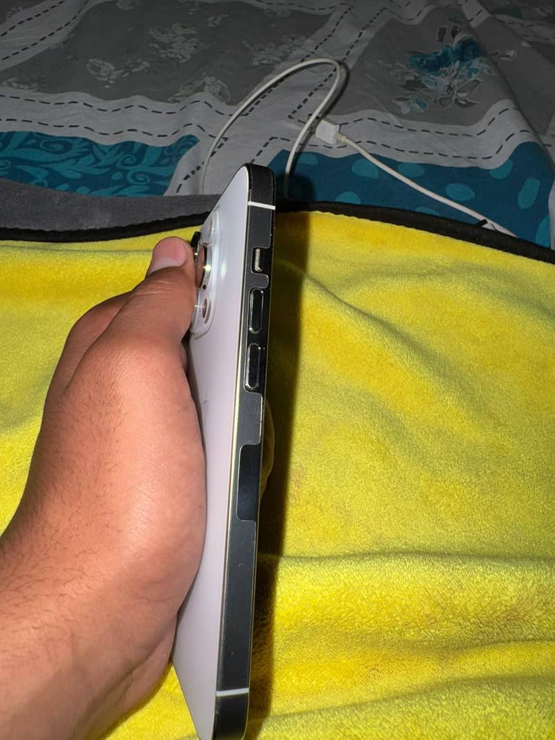 Apple iPhone 14 Pro 1