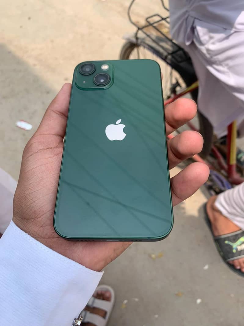 Apple iPhone 13 6