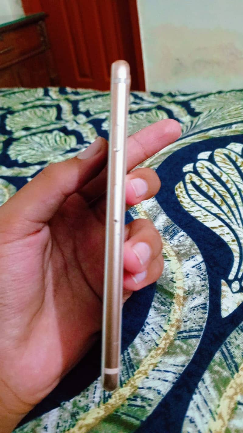 Apple iPhone 8 1