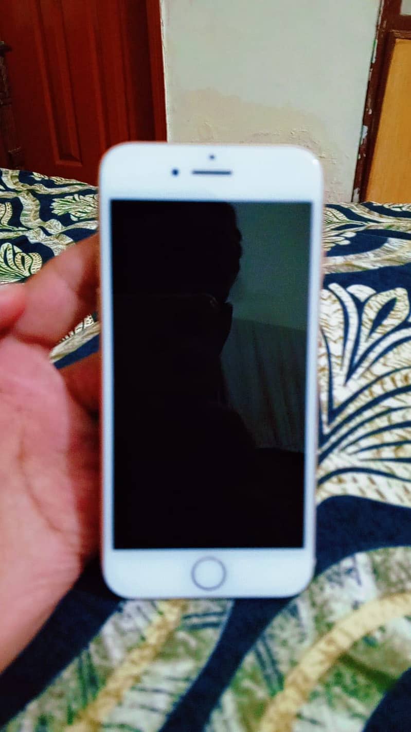 Apple iPhone 8 6