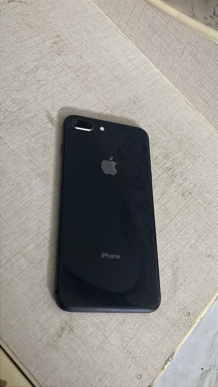 Apple iPhone 8 Plus 1