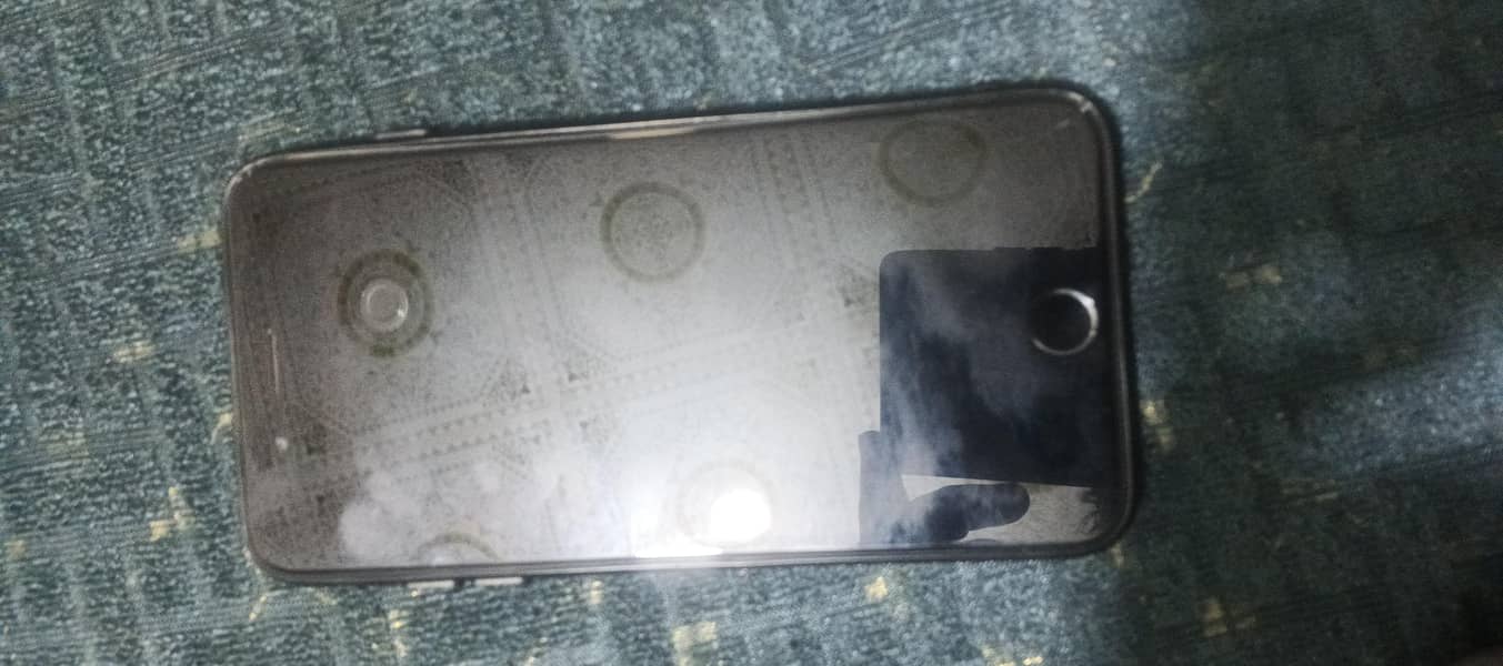 Apple iPhone 8 Plus 0