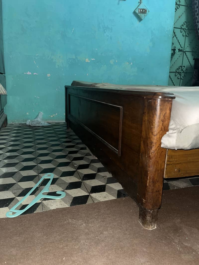 Old bed 1