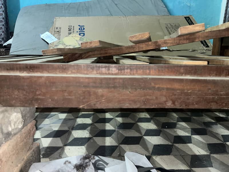 Old bed 3