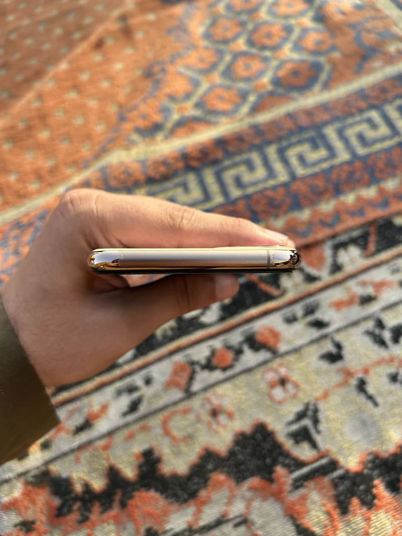 Iphone 11 pro max 4
