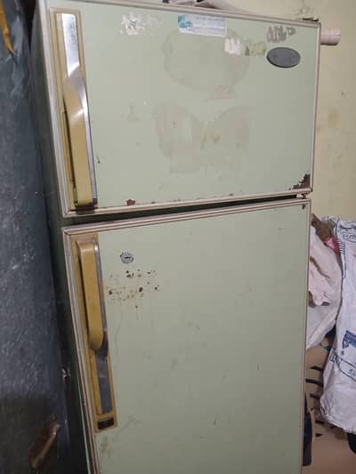 fridge all ok 2no block bilkul ok chalty hain urgent sale kerni hai