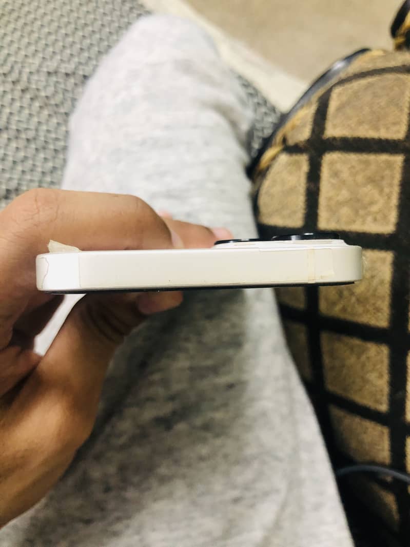 Iphone 13 4