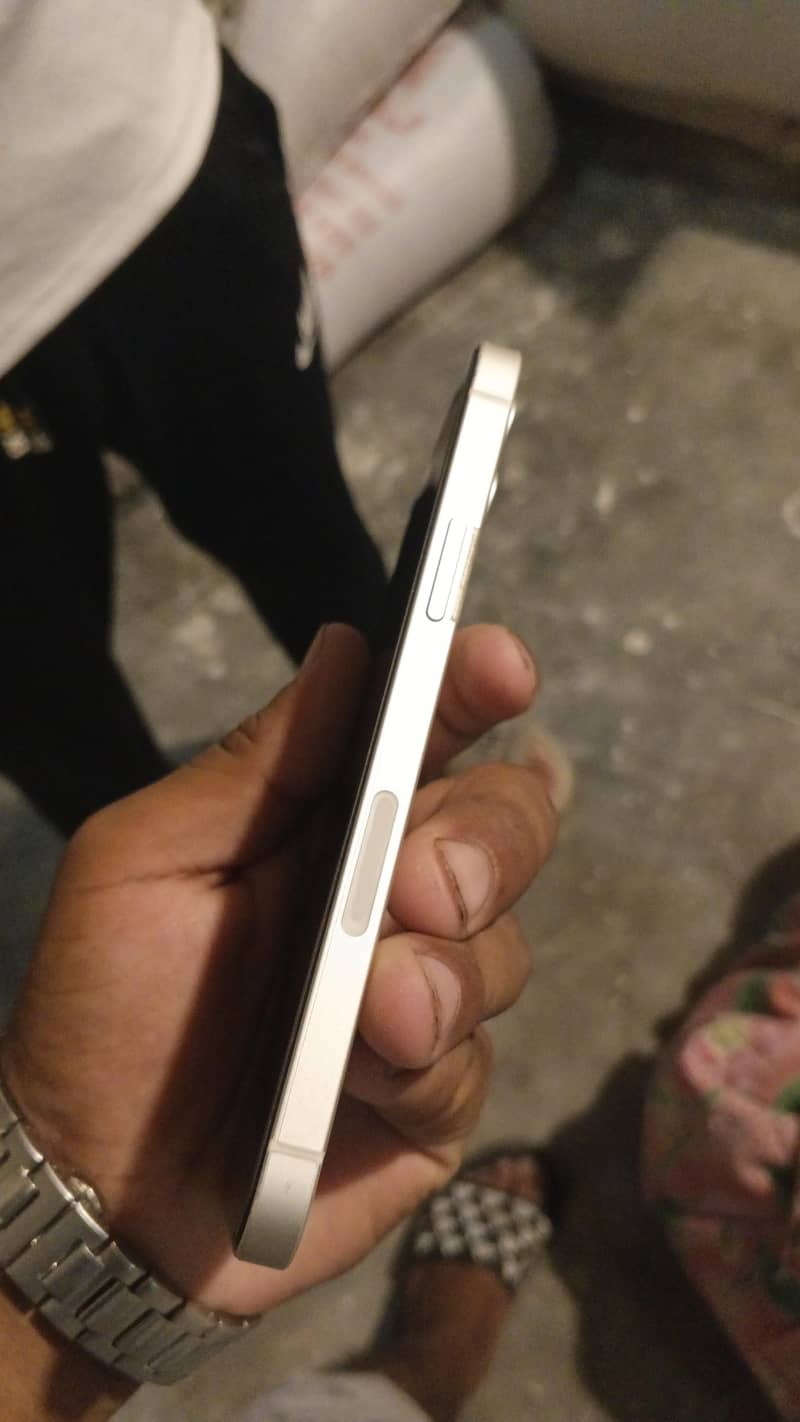 Apple iPhone 12 3
