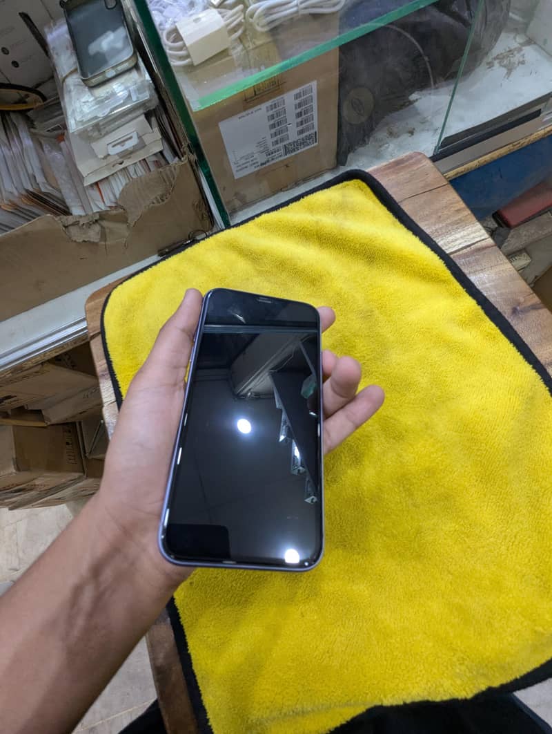 Apple iPhone 11 3