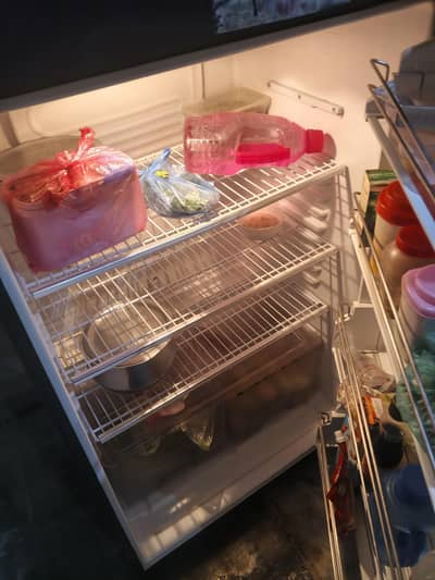 Dawlance large size fridge. .  new condition for sell