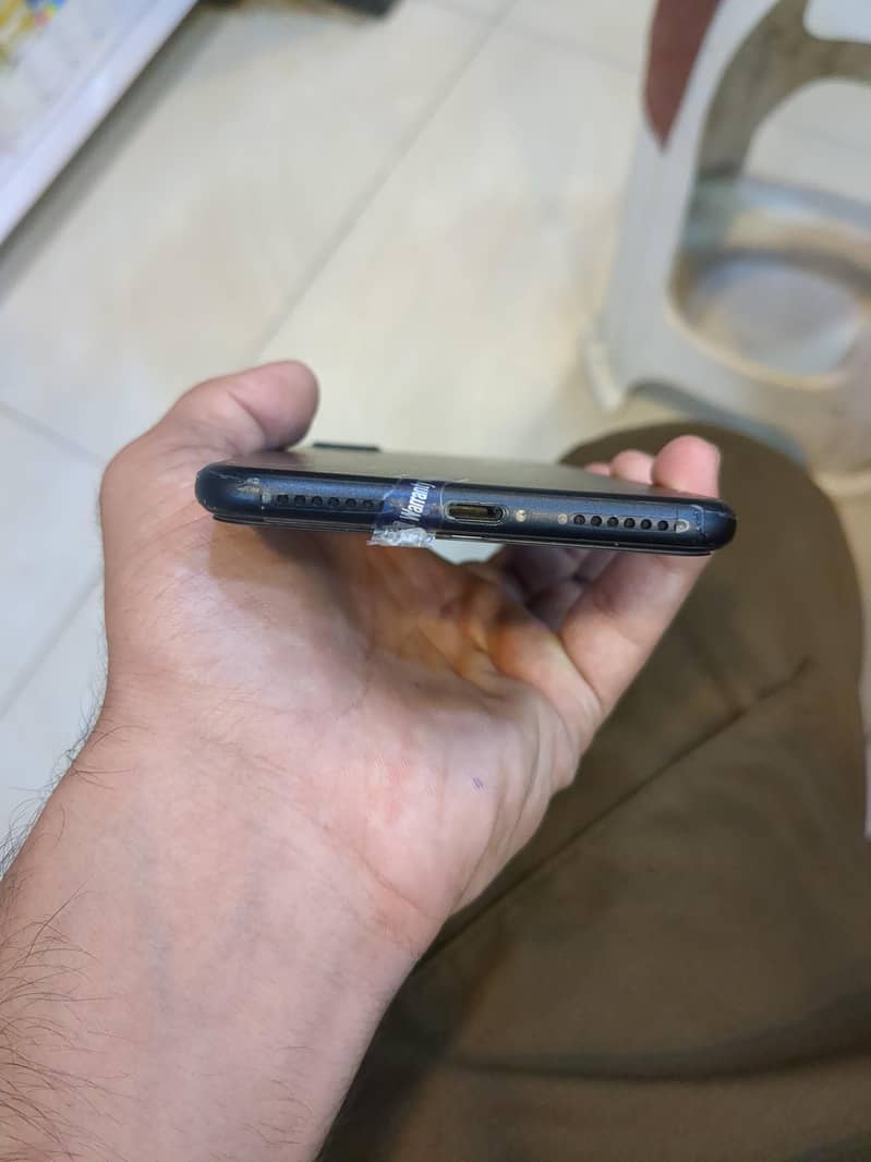 Apple iPhone 7 Plus 5