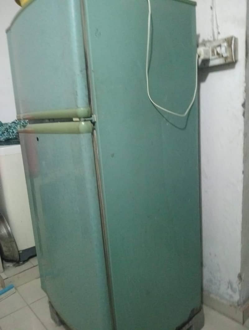 Medium size fridge 2