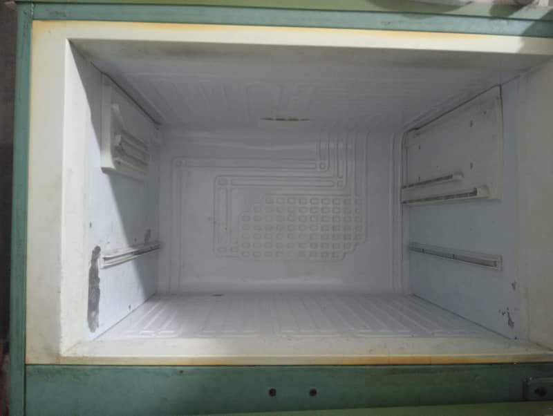 Medium size fridge 4
