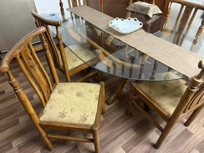 6 seater Dinning table for sale at low price