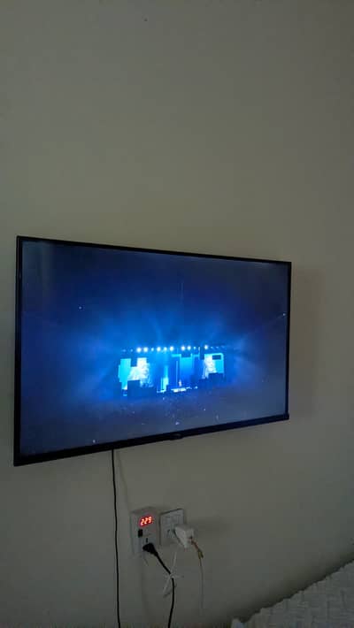 TCL tv sell . Just 3 lines on side