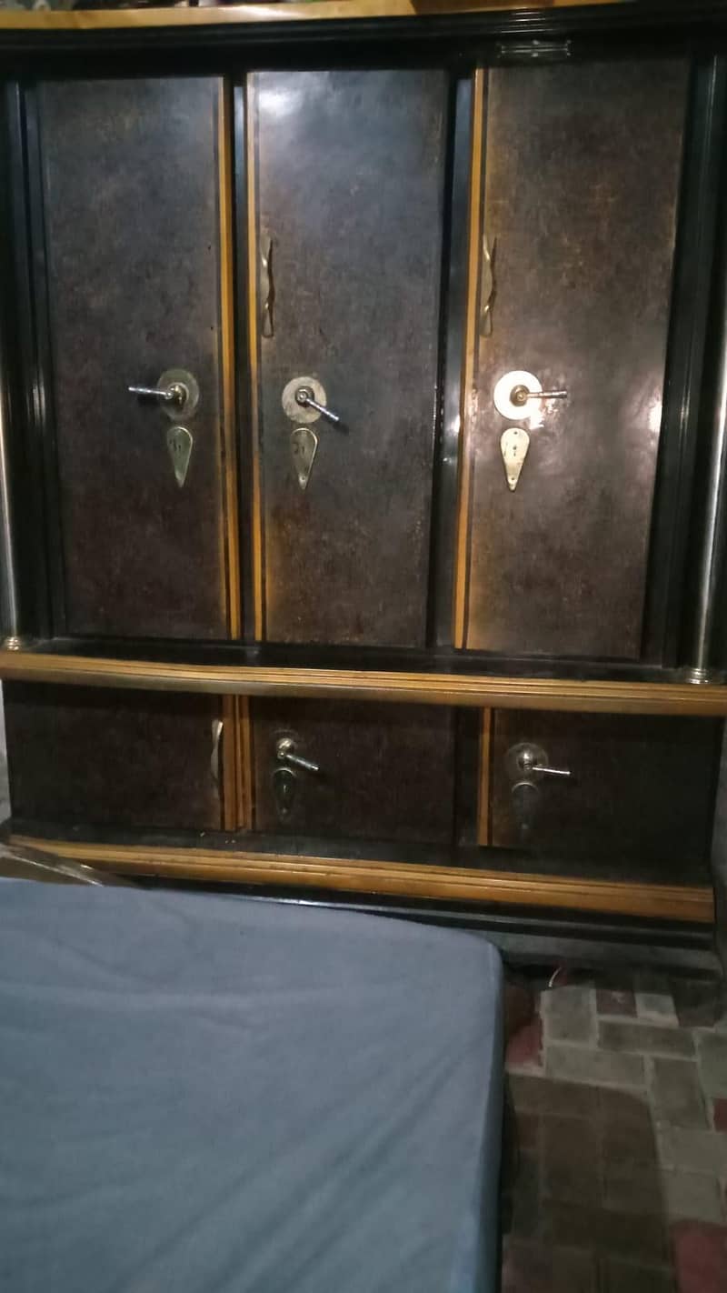 safe almari 1