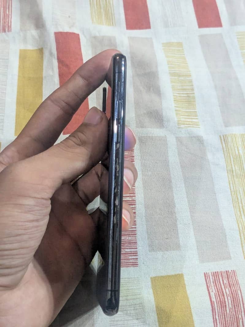 Apple iPhone X 4