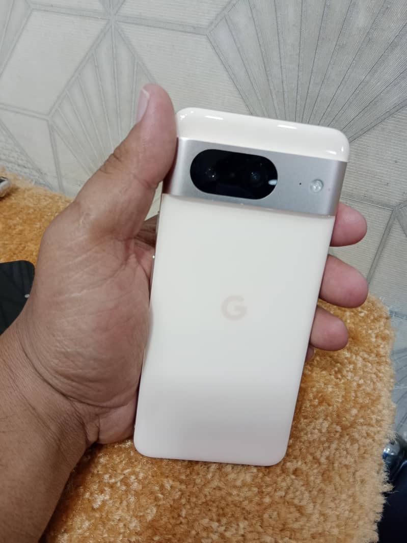 Google Pixel 8 4