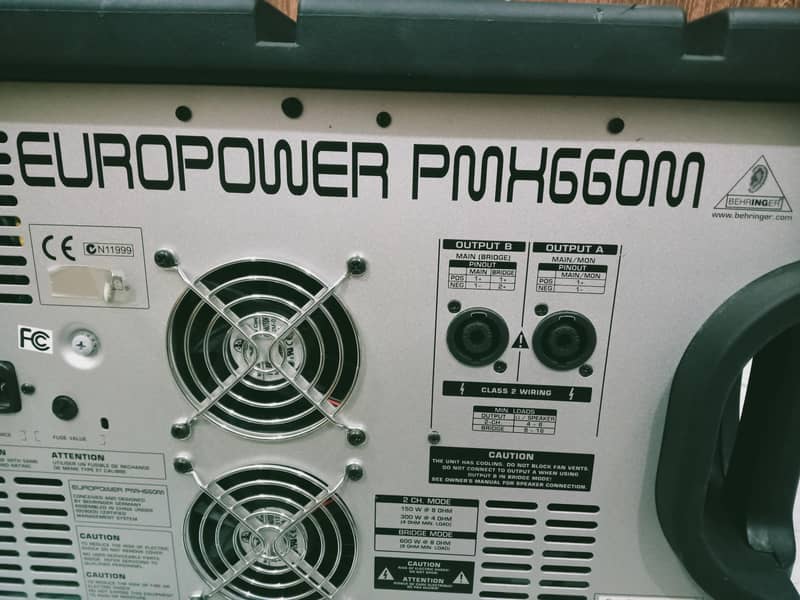 Behringer Powered Mixer 1