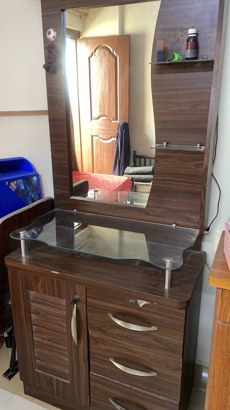 Dressing table 0