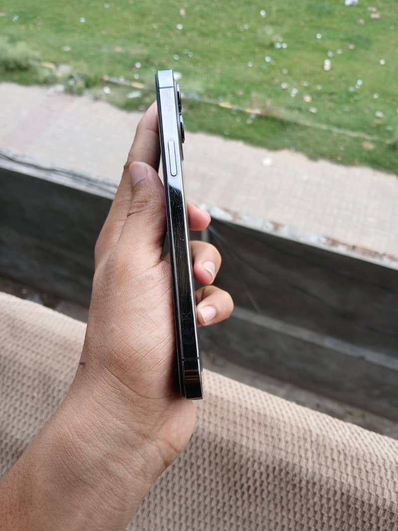 iPhone 12 Pro Max 1