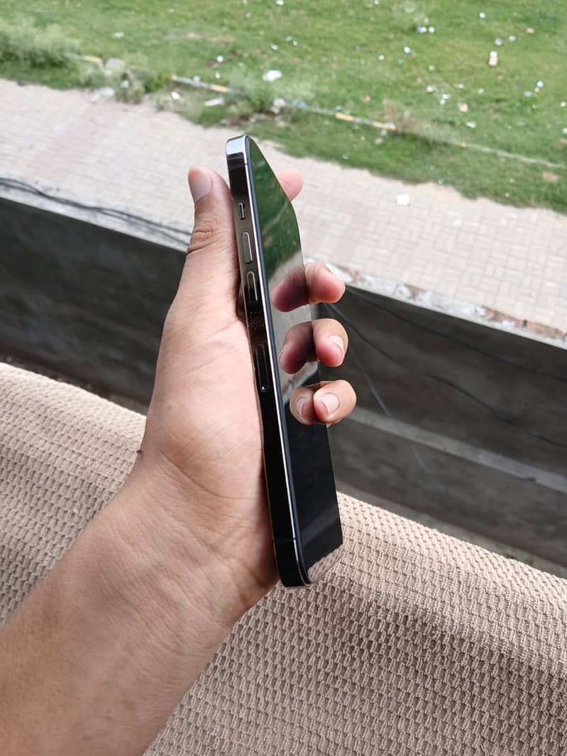 iPhone 12 Pro Max 2