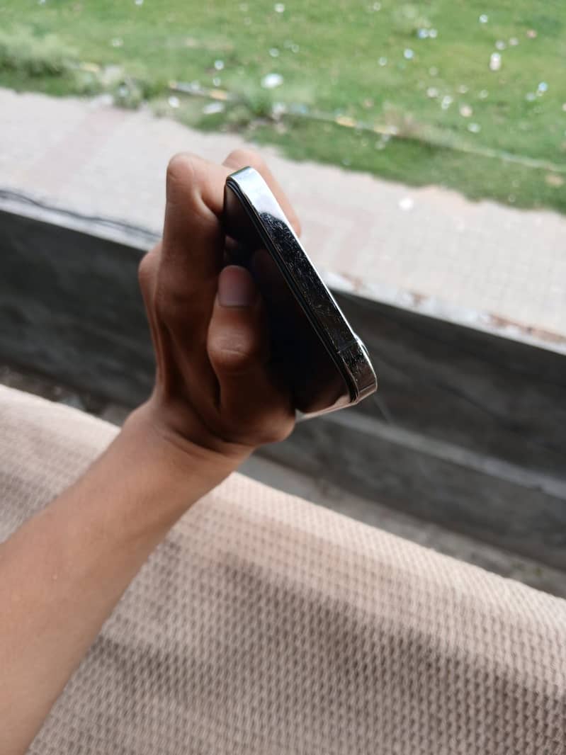 iPhone 12 Pro Max 4