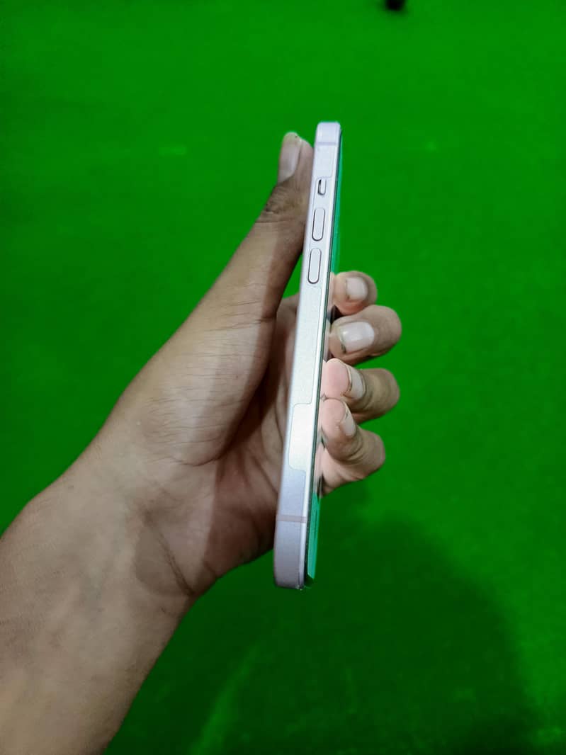 Apple iPhone 15 4