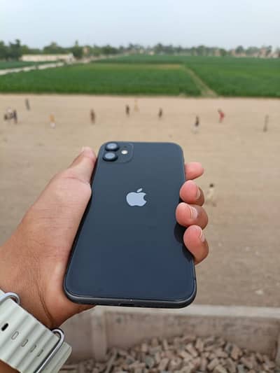Iphone 11 64 gb black color with orginal cahrger or cable