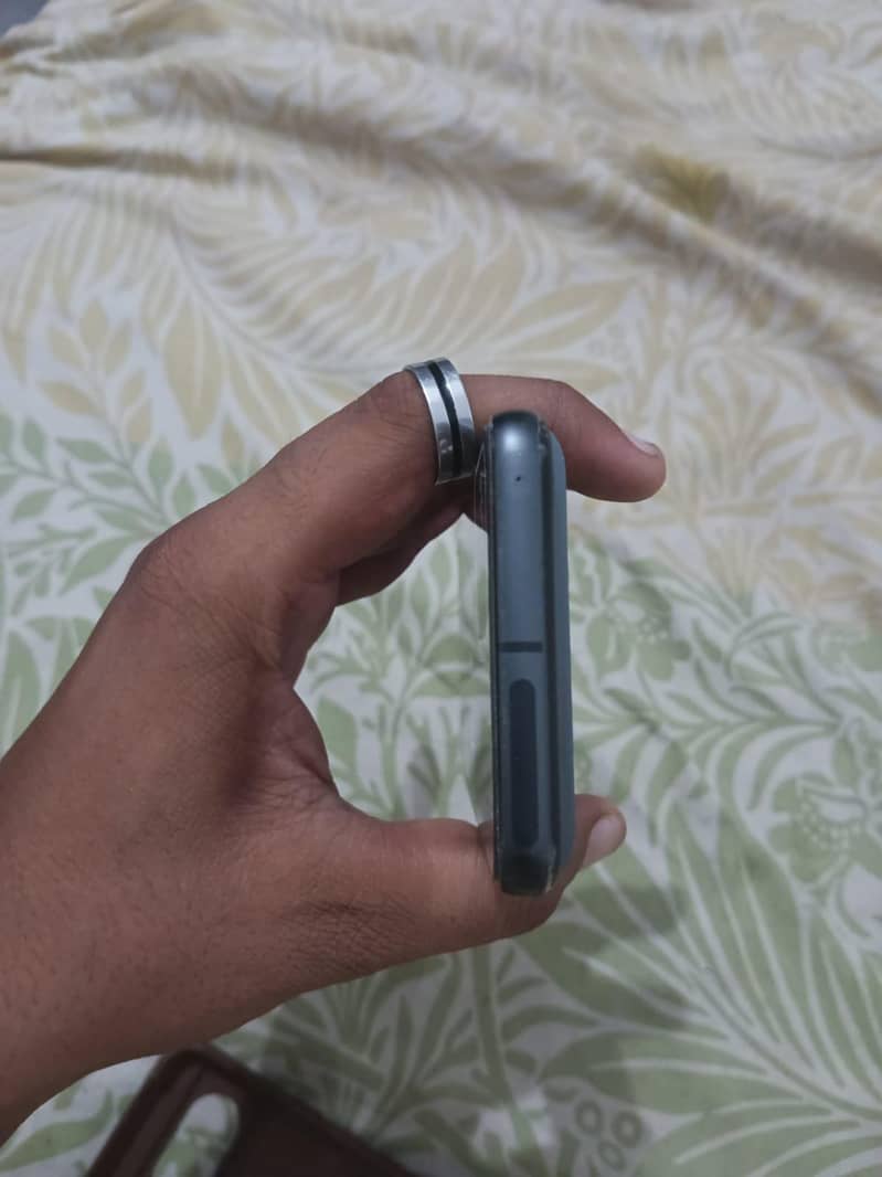 Google Pixel 8 4